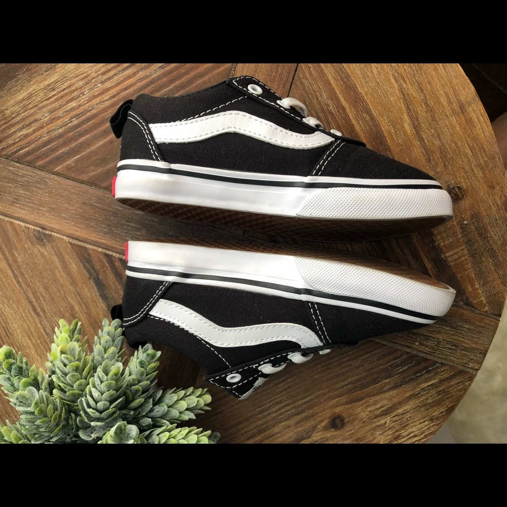 Vans toddler size 9 EUC